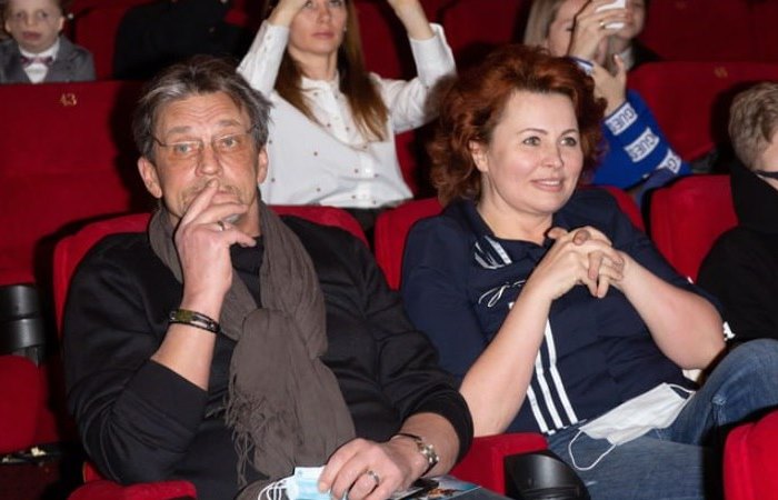 Александр Домогаров и Ирина Гуненкова в театре. / Фото: novochag.ru
