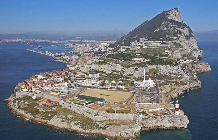 Площадь Гибралтара занимает всего 6,8 кв. км. / Фото: getyourguide.ru