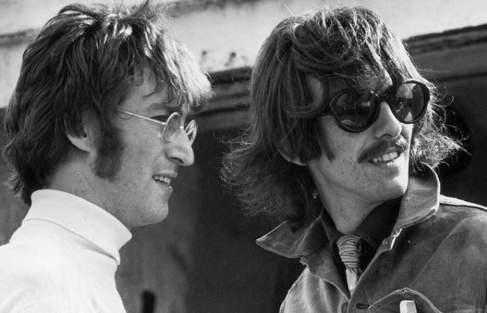 Джон Леннон и Джордж Харрисон / Фото: beatles.ru