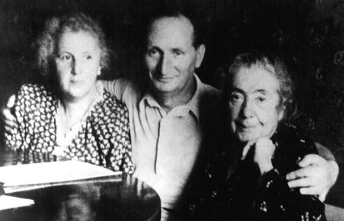 Лина Штерн с Яковом Рапопортом и его супругой. Фото: etazhi-lit.ru