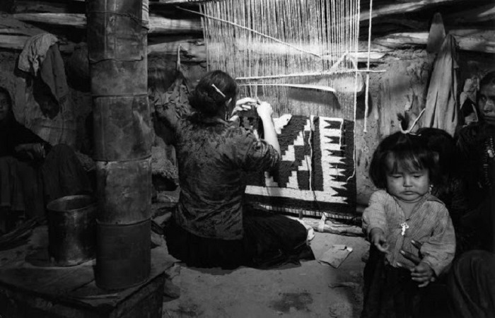 Ручное ткачество племени навахо / Фото: kulturologia.ru