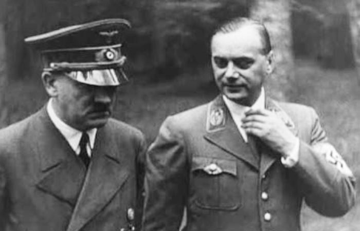 Альфред Розенберг и Адольф Гитлер / Фото: nuremberg.media