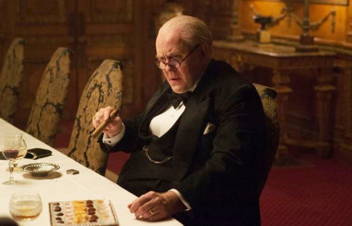 Джон Литгоу в роли Уинстона Черчилля. Фото: thenoisetier.com