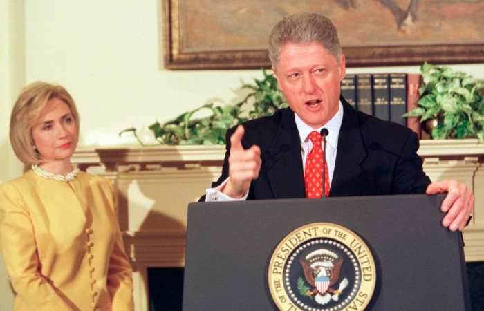 Бил и Хиллари Клинтон после скандала. Фото: nytimes.com