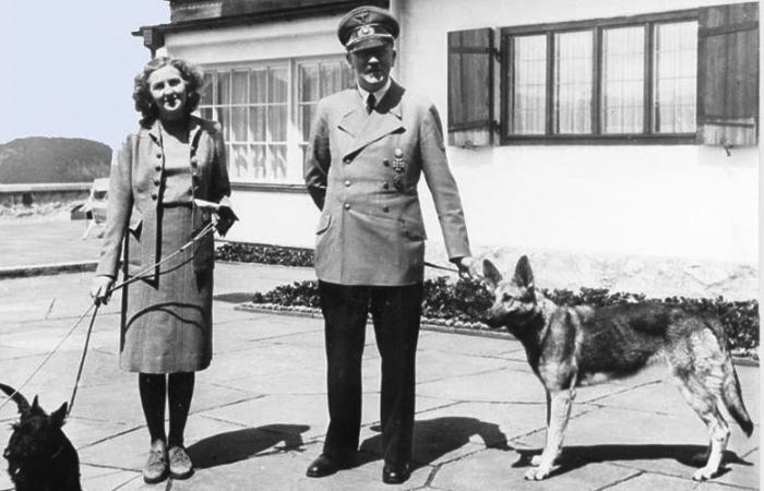 Ева Браун и Гитлер в Бергхофе / Фото: mk.ru