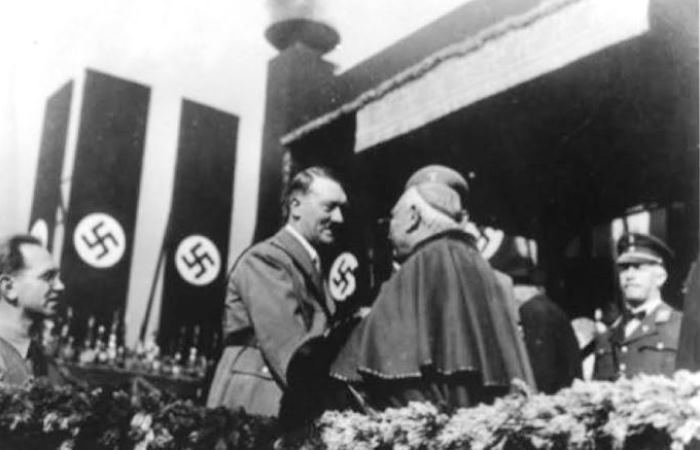 Ватикан поддерживал нацистскую Германию и готовил пути отступления для нацистских главарей/ Фото: bigpicture.ru