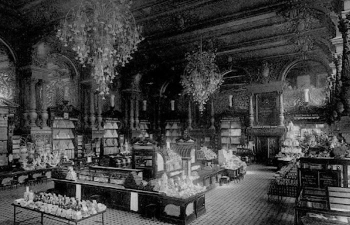 Магазин Елисеевский / Фото: http://labelleepoque.ru/