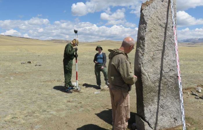 Ученые продолжают изучать камни с помощью современных технологий / Фото: asu.ru