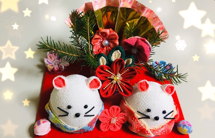 Новогоднее украшение японского стола. / Фото: pikabu.ru