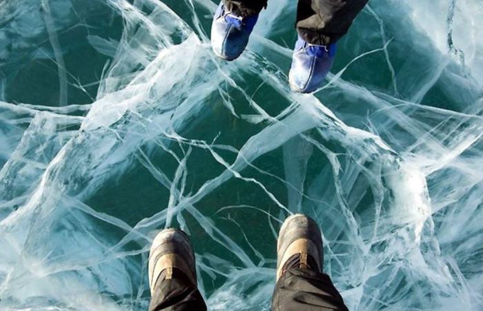 Толщина льда озер Мак-Мердо достигает пяти метров. Фото: haritonoff.livejournal.com 