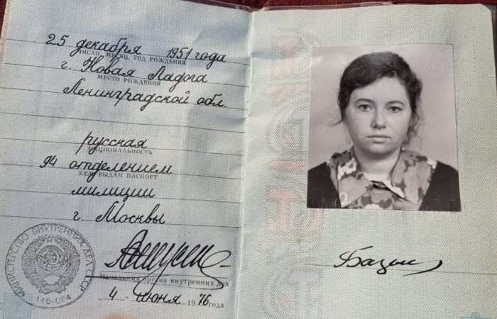 Паспорт Елены Базыкиной, который 31 год пролежал в ее кармане в горах Эльбруса / Фото: kp.ru 