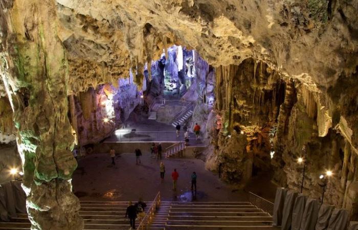 Пещера Святого Михаила. / Фото: tiqets.com