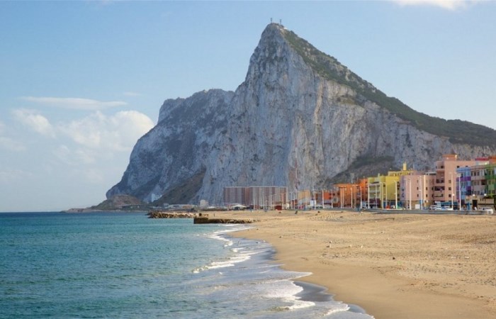 Знаменитая Гибралтарская скала. / Фото: obshe.net