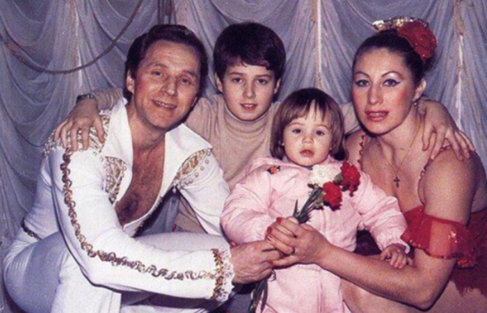 Алексей Уланов и Людмила Смирнова с детьми / Фото: google.com 