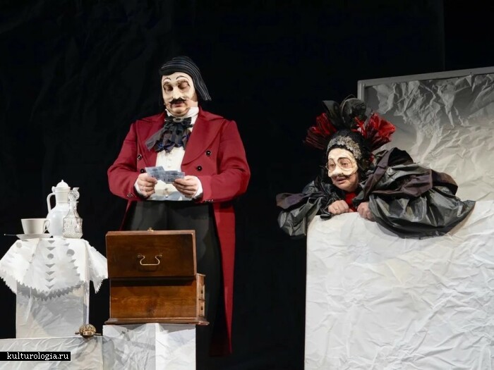 Два актёра, десятки образов: как Мария Аронова и Владислав Гандрабура оживляют «Мёртвые души»