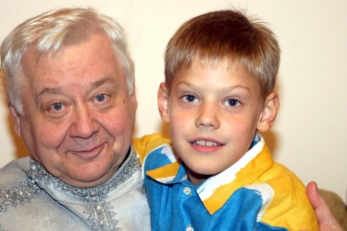 Павел Табаков с отцом Олегом Табаковым. / Фото: mama-likes.ru