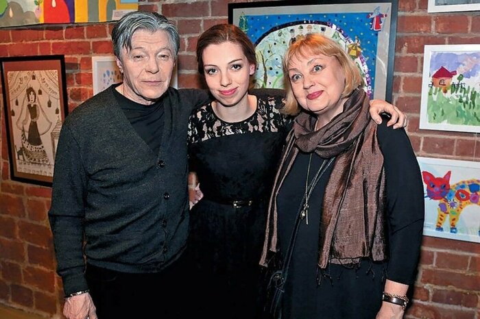 Александр Збруев, Татьяна и Елена Шанины. / Фото: ячитать.рф
