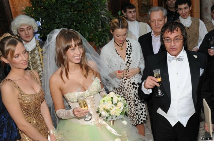 Дмитрий Дибров и Полина на собственной свадьбе. / Фото: mixyfotos.ru