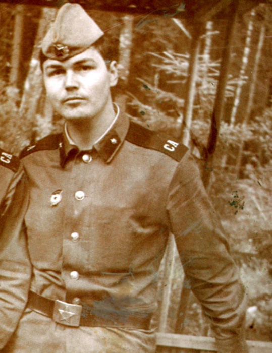Никас Сафронов во время службы в армии. / Фото: msk1.ru