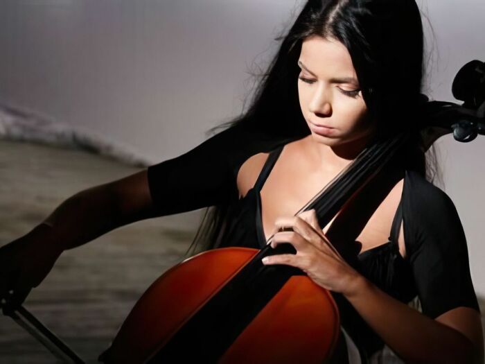 Бьянка играла на виолончели. / Фото: uznayvse.ru