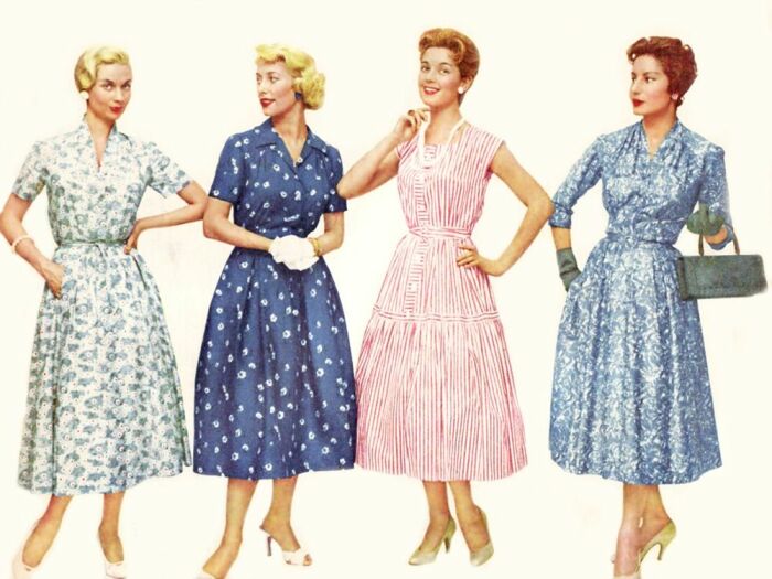 Платья в цветочек, как раньше, сегодня с удовольствием носят и юные девушки и зрелые дамы. / https://moda-styl.ru