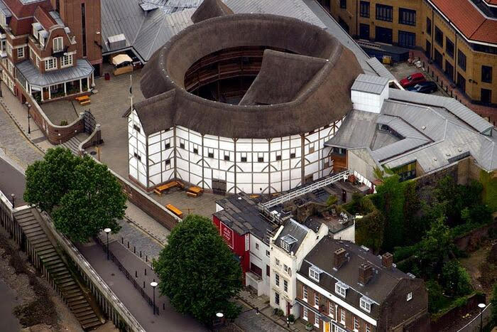 Современный вид театра Глобус в Лондоне