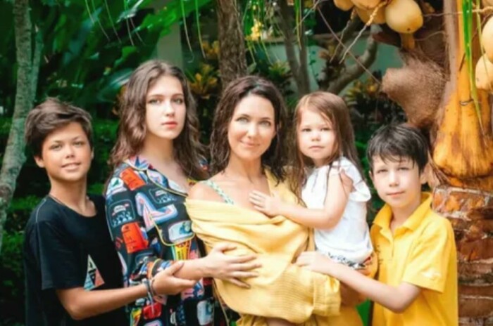 Екатерина Климова с детьми. Екатерина Климова с детьми.