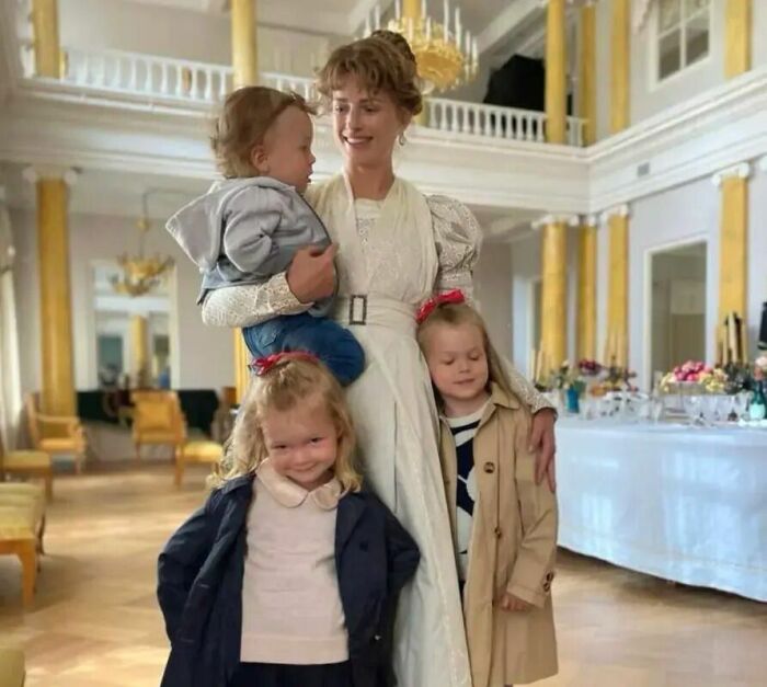 Софья Эрнст с детьми.