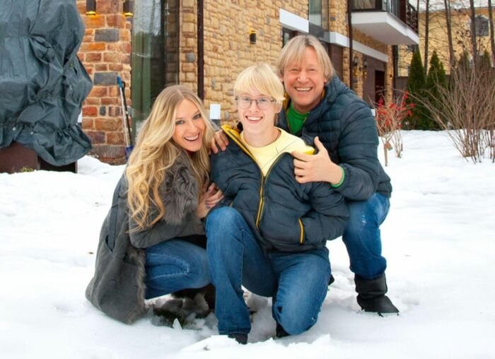 Дмитрий Харатьян и Марина Майко с сыном. Дмитрий Харатьян и Марина Майко с сыном.