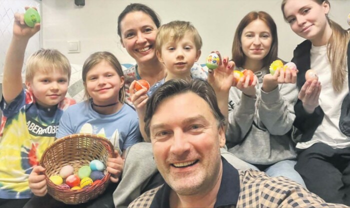 Анна Гарнова и Александр Арсентьев с детьми.