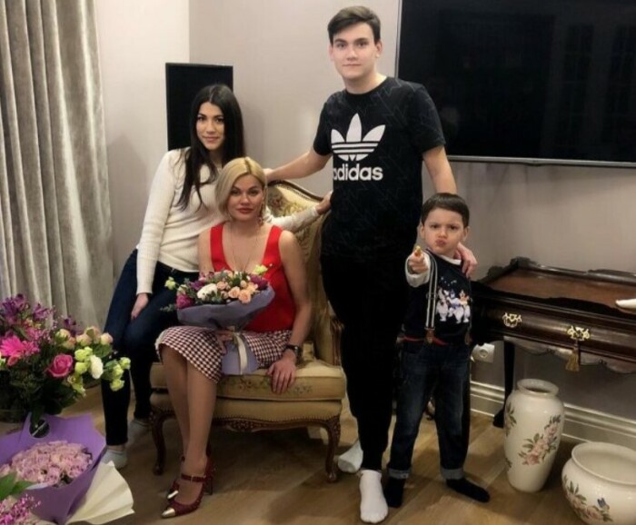 Ирина Круг с детьми. Ирина Круг с детьми.