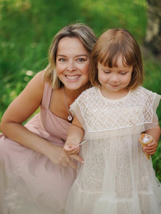 Наталья Медведева с дочерью.