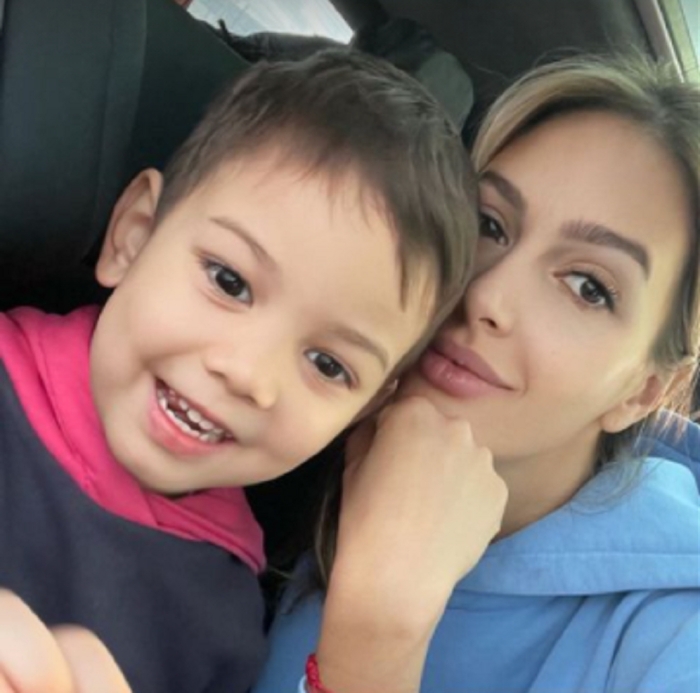 Оксана Воеводина с сыном. / Фото: gubdaily.ru Оксана Воеводина с сыном. / Фото: gubdaily.ru