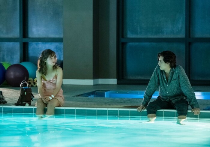 «В метре друг от друга».