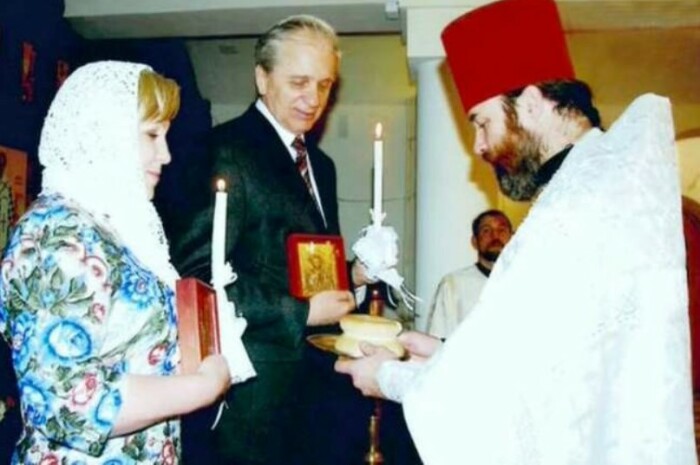  Евгений Стеблов и Любовь Глебова после бракосочетания обвенчались. / Фото: www.homsk.com