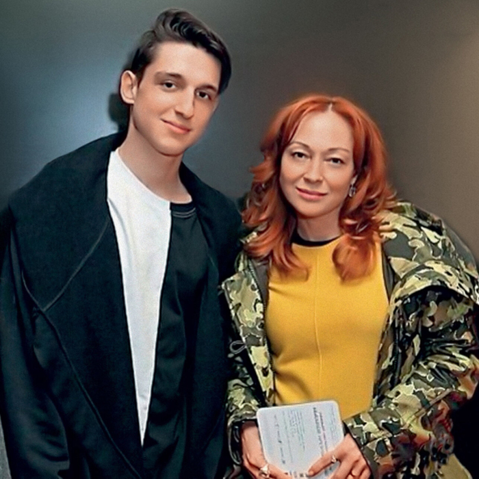 Виктория Тарасова с сыном. Виктория Тарасова с сыном.