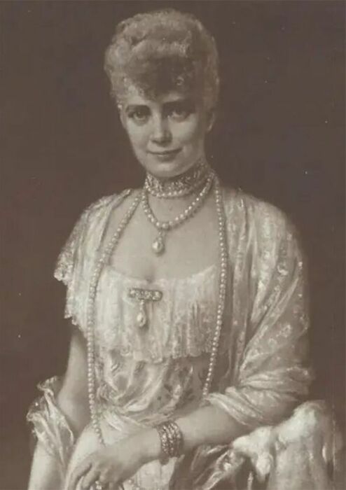 Тира Датская в бриллиантовом чокере. Тира Датская в бриллиантовом чокере.