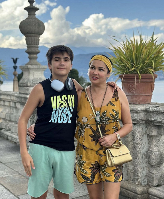 Анна Нетребко с сыном.