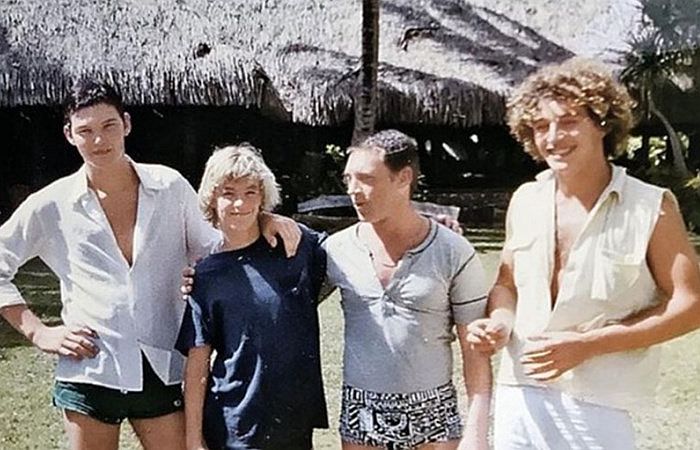 Владимир Высоцкий с сыновьями Марины Влади. Владимир Высоцкий с сыновьями Марины Влади.