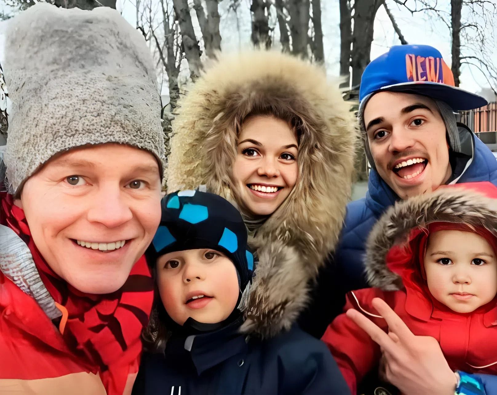 Григорий Кузнецов с отцом, женой и детьми. Григорий Кузнецов с отцом, женой и детьми.