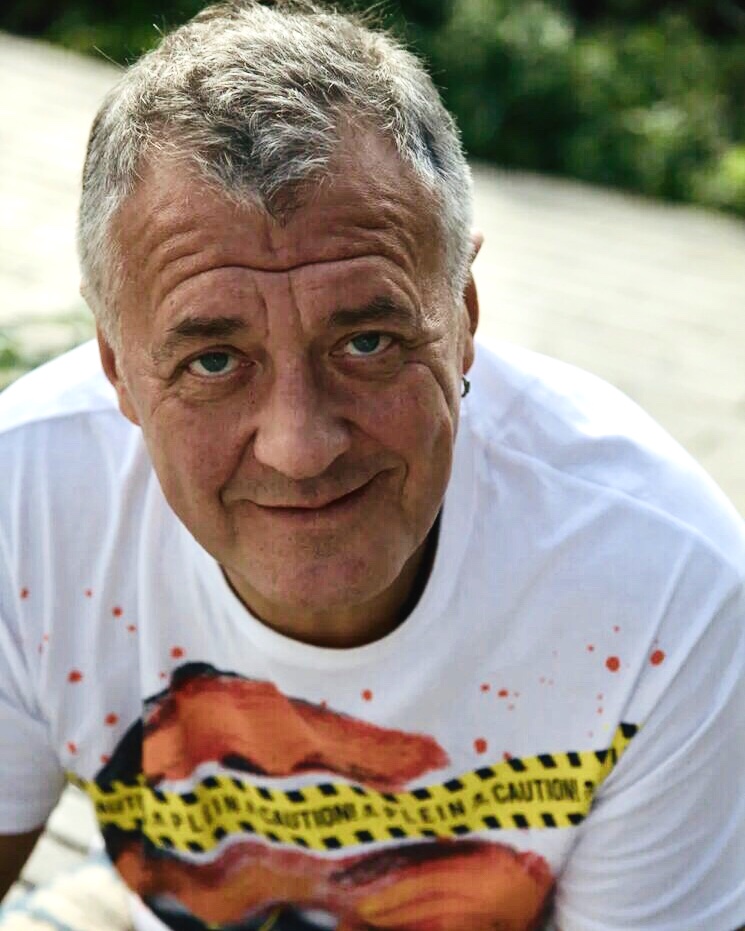 Артур Ваха.