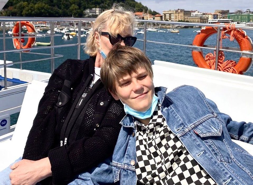 Иван Хабенский с бабушкой. Иван Хабенский с бабушкой.