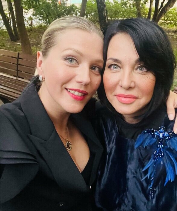 Карина Андоленко с мамой.