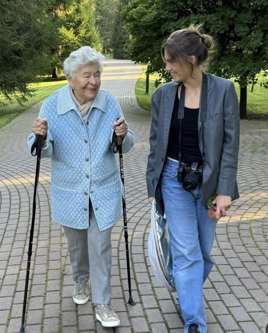 Наина Ельцина с внучкой. Наина Ельцина с внучкой.