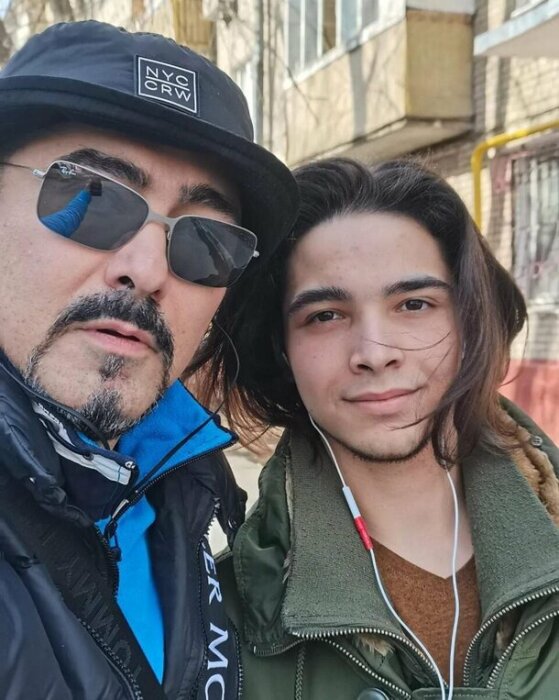 Фархад Махмудов с сыном.