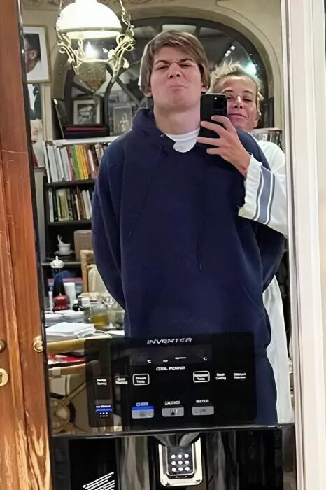 Юлия Высоцкая с сыном. Юлия Высоцкая с сыном.