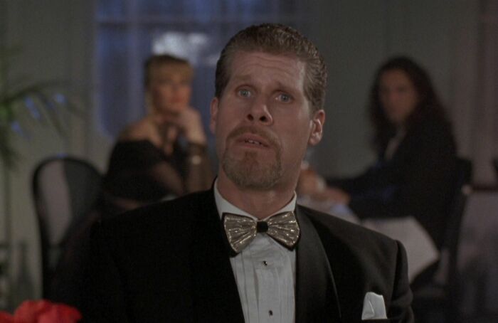 Рон Перлман – Константин Кональя в фильме «Полицейская академия 7: Миссия в Москве». Рон Перлман – Константин Кональя в фильме «Полицейская академия 7: Миссия в Москве».