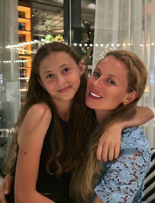 Оксана Скакун с дочерью. Оксана Скакун с дочерью.