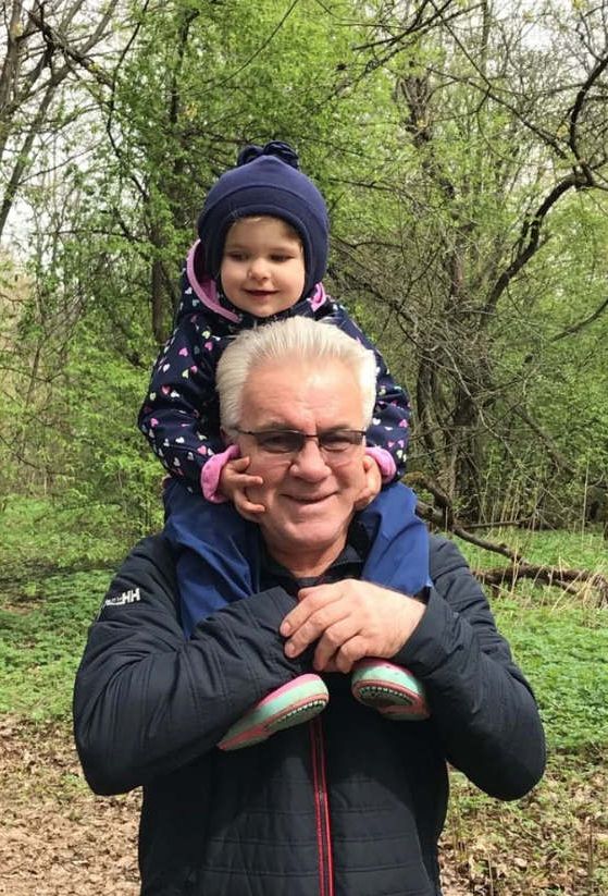 Анатолий Котенёв с дочерью. Анатолий Котенёв с дочерью.