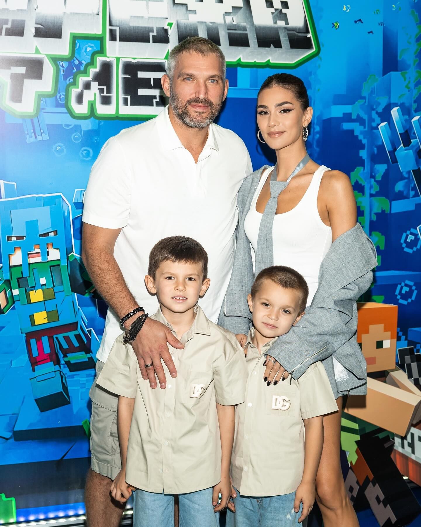 Александр Овечкин и Анастасия Шубская с сыновьями.